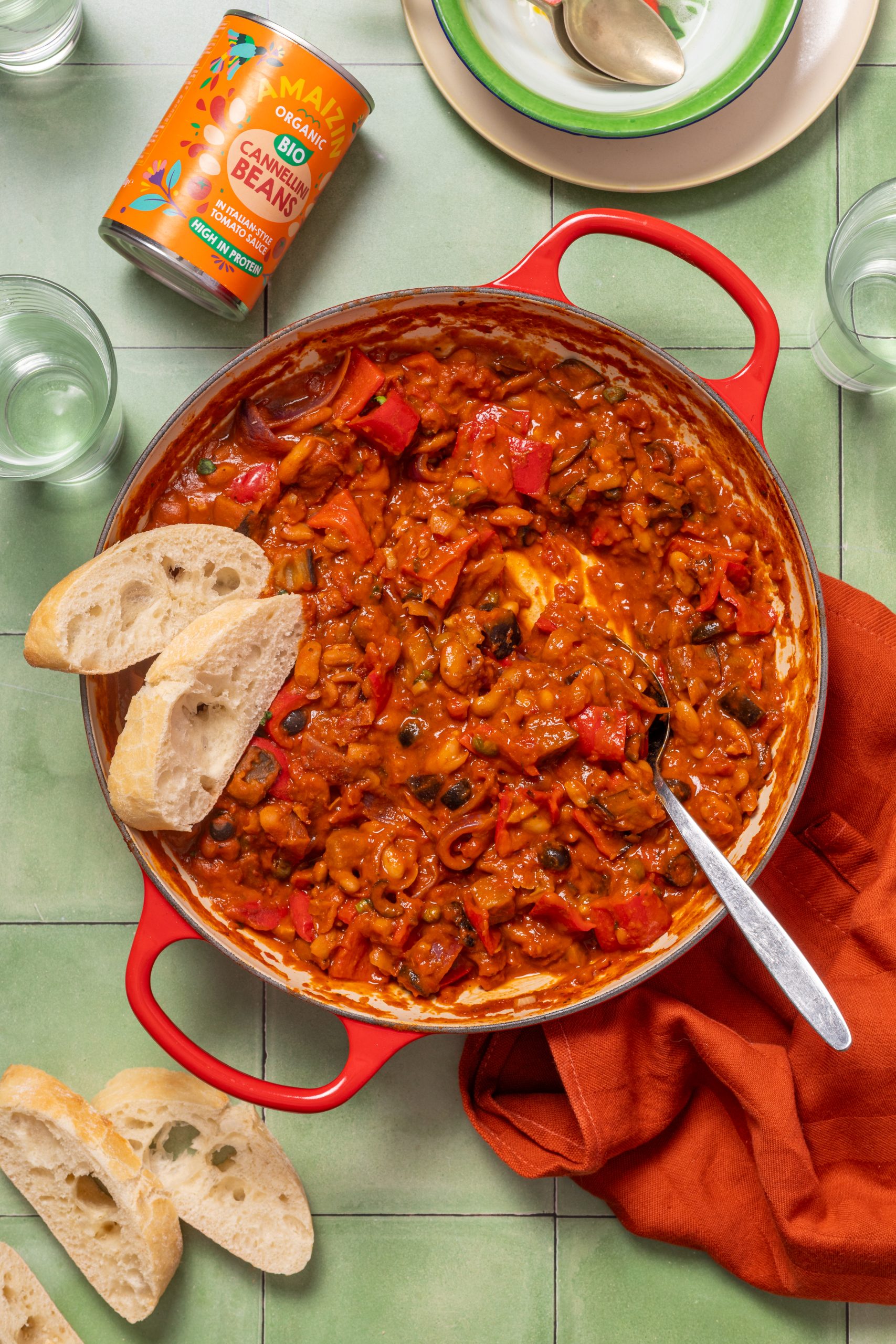 Bonencaponata met gochujang (portrait 2 met blik)